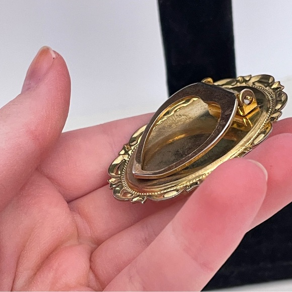 Vintage 40's Lucite Floral CAMEO CottageCore Fairy Ballet Core Retro Dress Clip - Picture 4 of 8